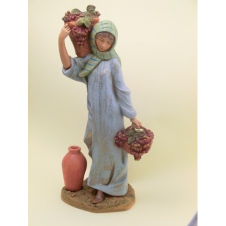 Donna con cesti di uva cm 30