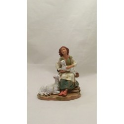 Ragazza seduta con pecora e agnello cm 19