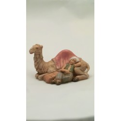 Ragazzo che dorme con cammello cm. 6,5