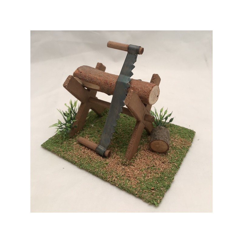 Treppiede con legna e sega