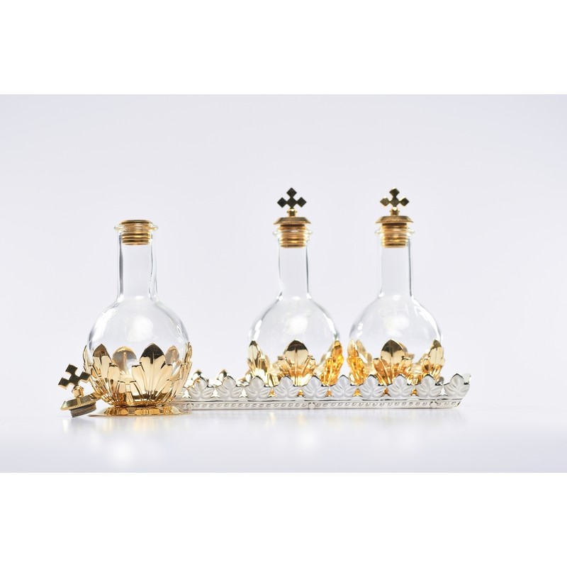 Vassoio con tre fiaschette ermetiche per oli santi