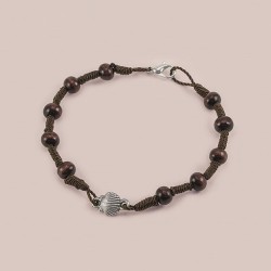 Braccialetto rosario in legno e corda con conchiglia