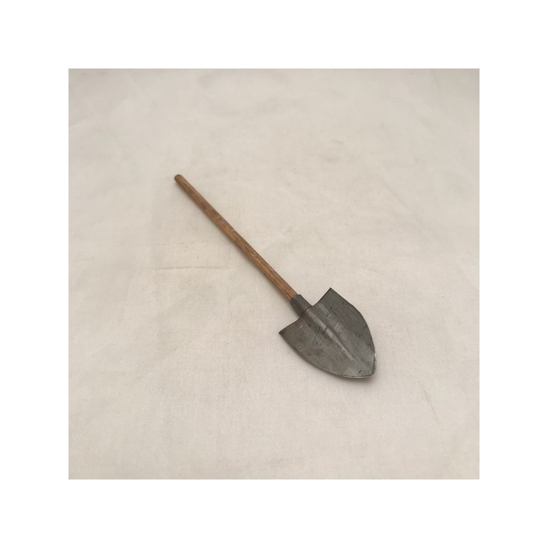 Pala in legno e metallo