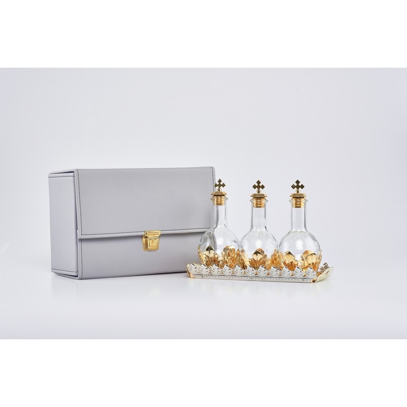 Astuccio con 3 fiaschetta per oli santi con tappo a vite su vassoio