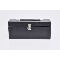 Tre vasetti da altare per oli santi con custodia