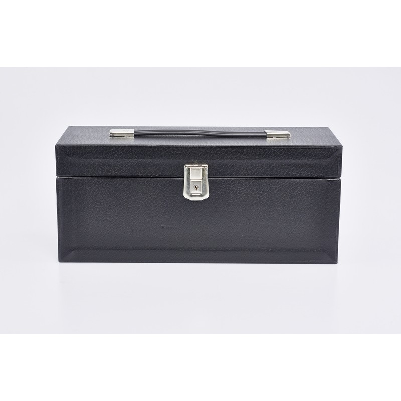 Tre vasetti da altare per oli santi con custodia