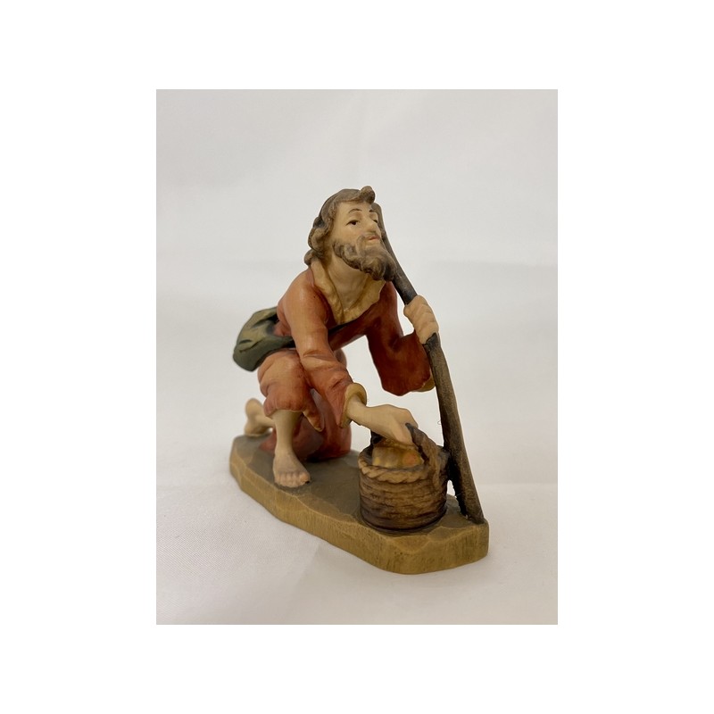 Pastore inginocchiato con cesto Fiorentino cm. 12,5