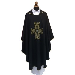 Casula con croce ricamata