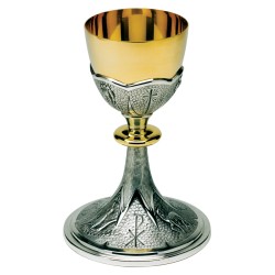 Calice in ottone argentato con simboli a sbalzo agnello e colomba