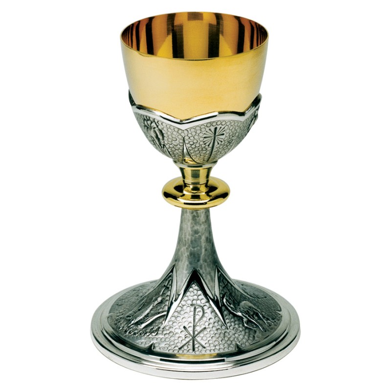 Calice in ottone argentato con simboli a sbalzo agnello e colomba