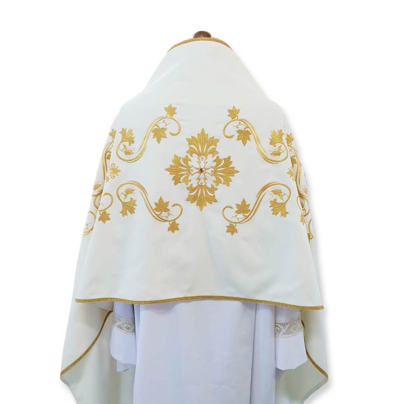 Velo Omerale in lana ricamato con pietre e perle colorate.