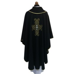 Casula con croce ricamata