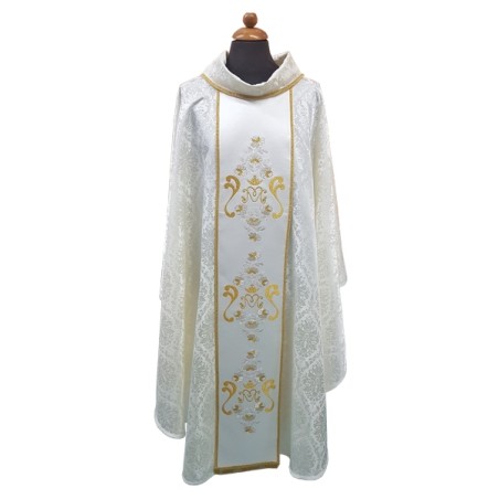 Casula con scollatura particolare e bordo davanti e dietro