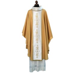 Casula  oro con stolone ricamato arricchito di pietre colorate