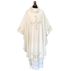 Casula con ricami laterali e croce centrale in tela vaticana