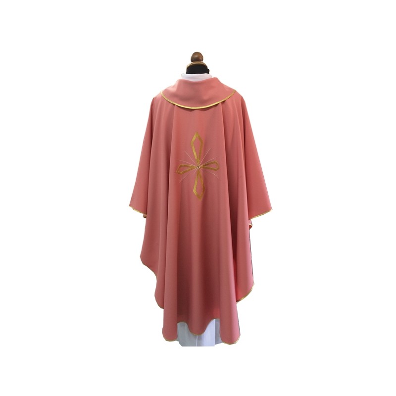 Casula con croce ricamata e pietra brillante centrale in tessuto vaticano