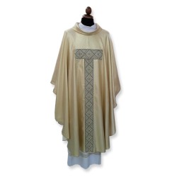 Casula in tessuto oro lamè con gallone cm.8 fronte Tau e retro dritto
