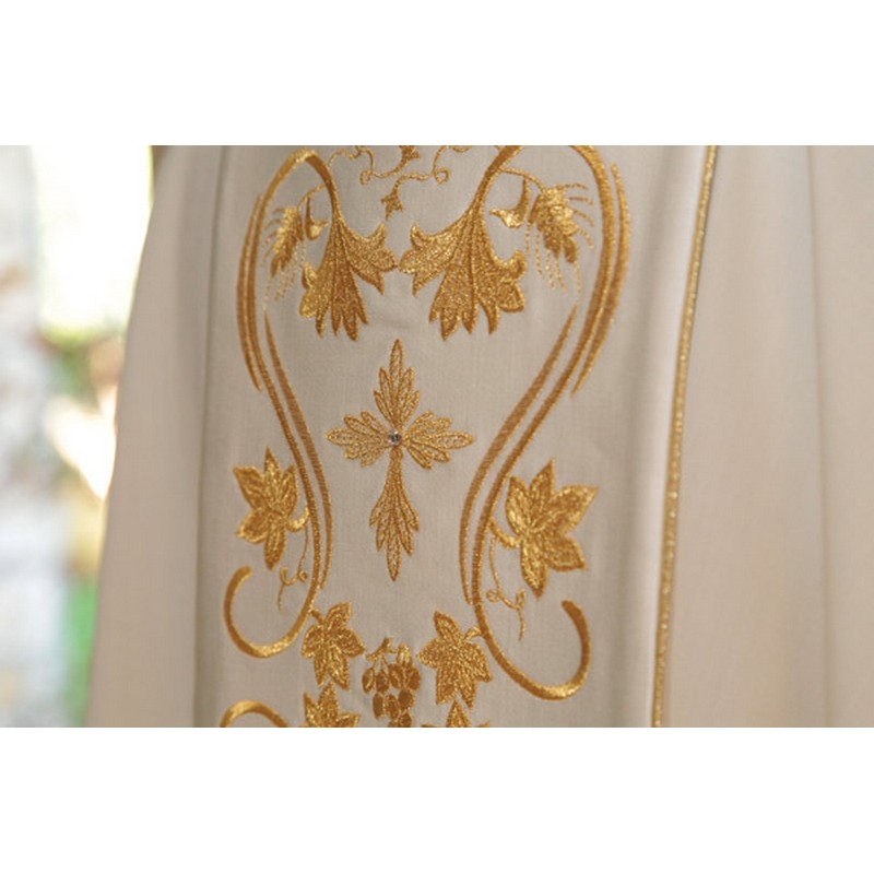 Casula solenne ricamata in pura lana