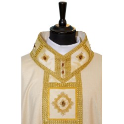 Casula solenne ricamata con pietre cucite a mano in tessuto misto lana