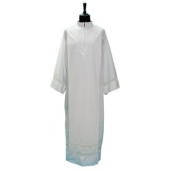 Camice con piegoni e due giri di pizzo sul fondo, in misto cotone