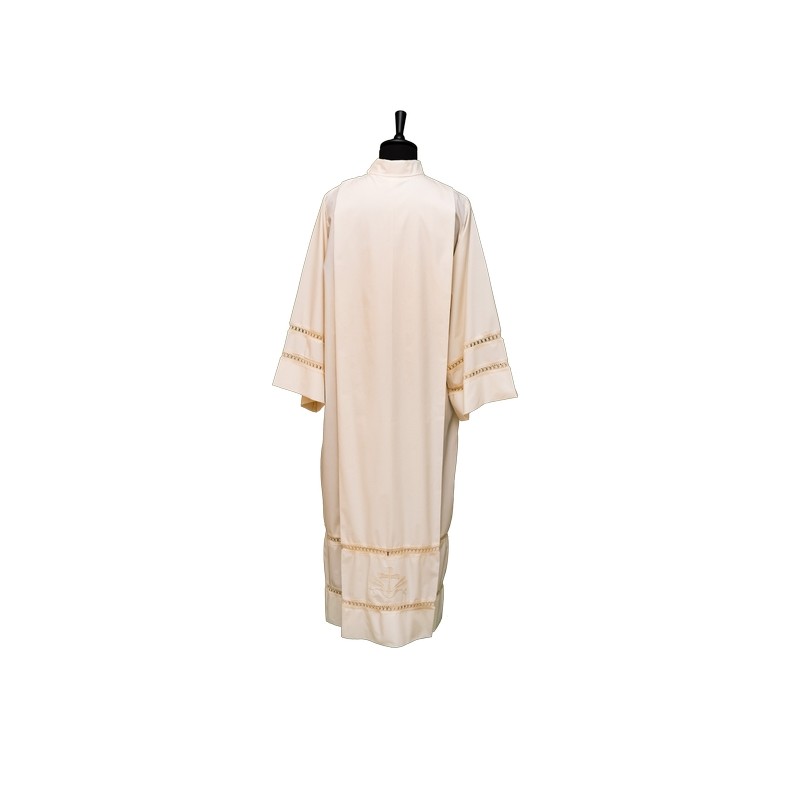 Camice bianco con piegoni e cerniera sulla spalla con gigliuccio