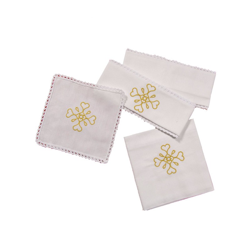 Servizio da messa in lino con ricamoCroce