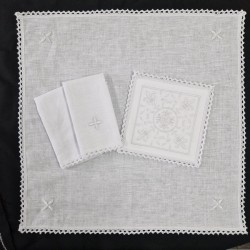 Servizio da messa ricami tono su tono bianco in lino