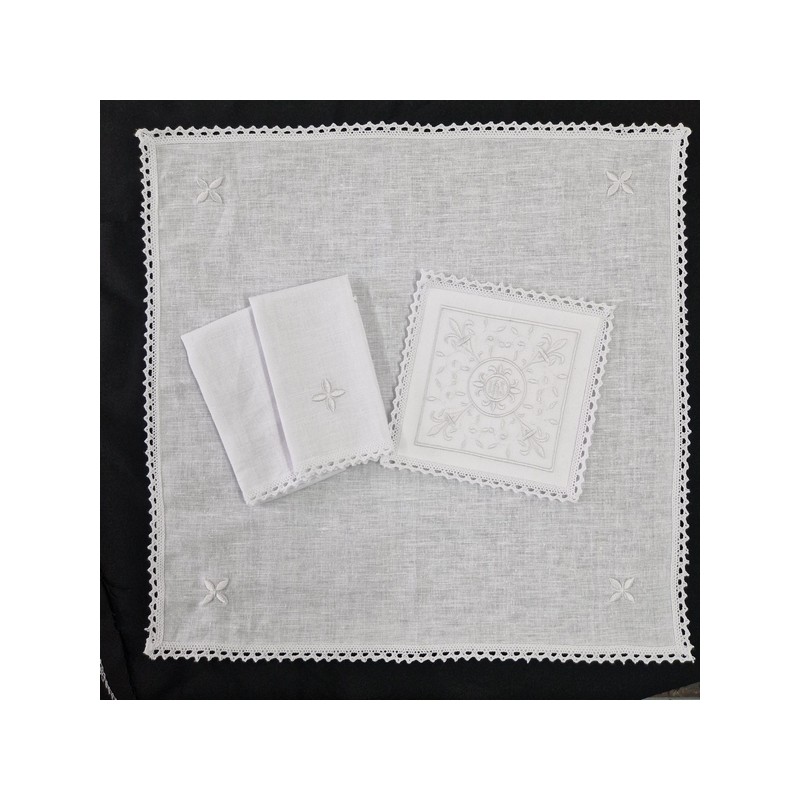 Servizio da messa ricami tono su tono bianco in lino